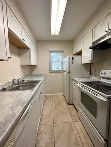 828 SKY LAKE CIRCLE B, Orlando, FL 32809
