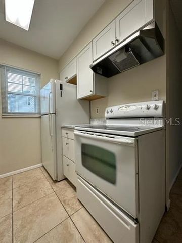 828 SKY LAKE CIRCLE B, Orlando, FL 32809
