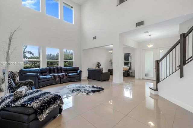 7601 Cavalia Dr, Davie, FL 33328
