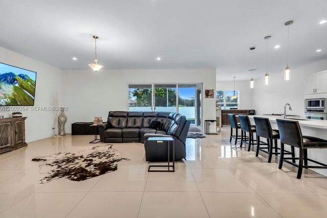 7601 Cavalia Dr, Davie, FL 33328
