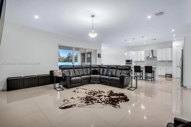 7601 Cavalia Dr, Davie, FL 33328