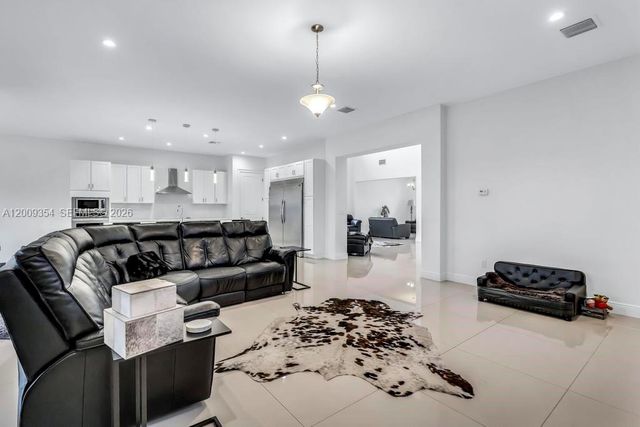 7601 Cavalia Dr, Davie, FL 33328