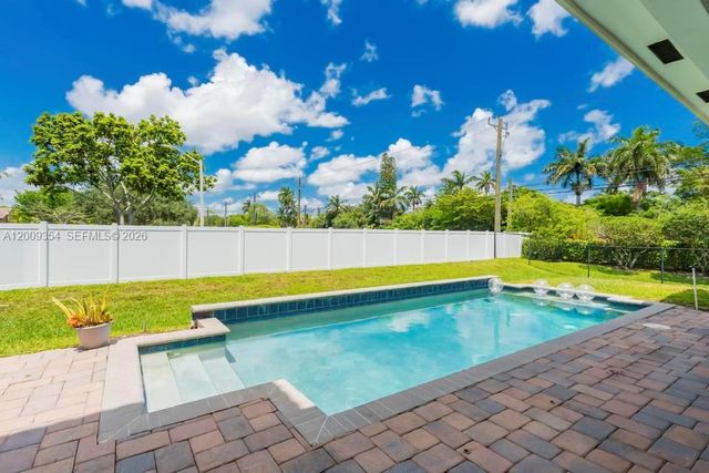 7601 Cavalia Dr, Davie, FL 33328