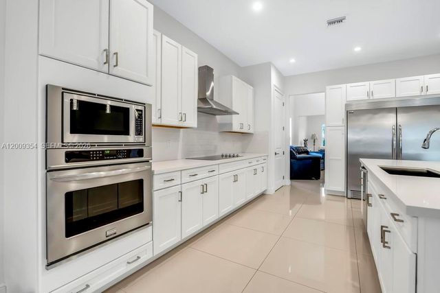 7601 Cavalia Dr, Davie, FL 33328