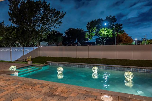 7601 Cavalia Dr, Davie, FL 33328
