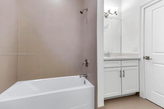 7601 Cavalia Dr, Davie, FL 33328