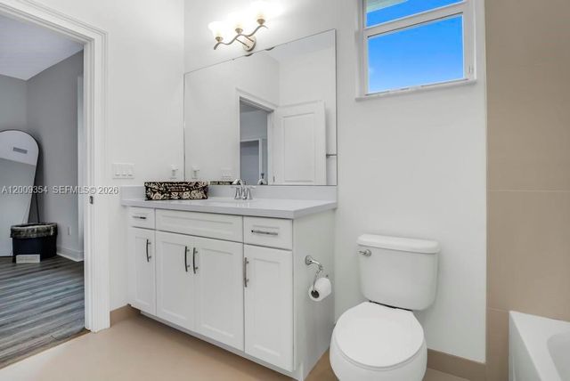 7601 Cavalia Dr, Davie, FL 33328