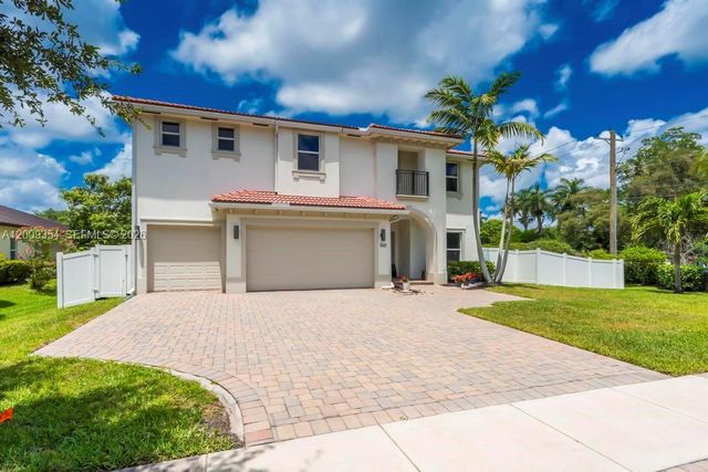 7601 Cavalia Dr, Davie, FL 33328