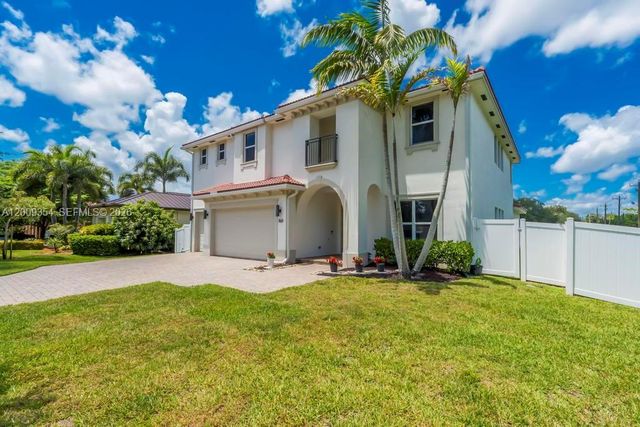 7601 Cavalia Dr, Davie, FL 33328