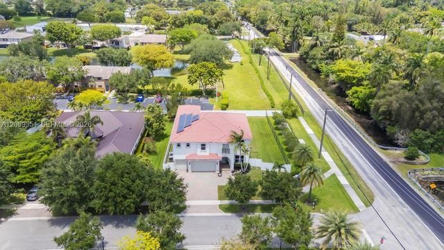 7601 Cavalia Dr, Davie, FL 33328
