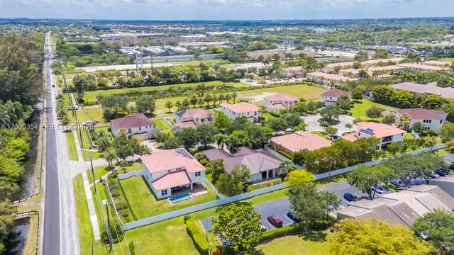 7601 Cavalia Dr, Davie, FL 33328