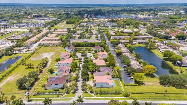 7601 Cavalia Dr, Davie, FL 33328