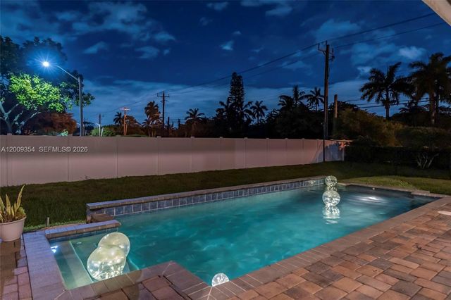 7601 Cavalia Dr, Davie, FL 33328
