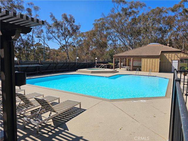 2825 Forest View Way, Carlsbad, CA 92008