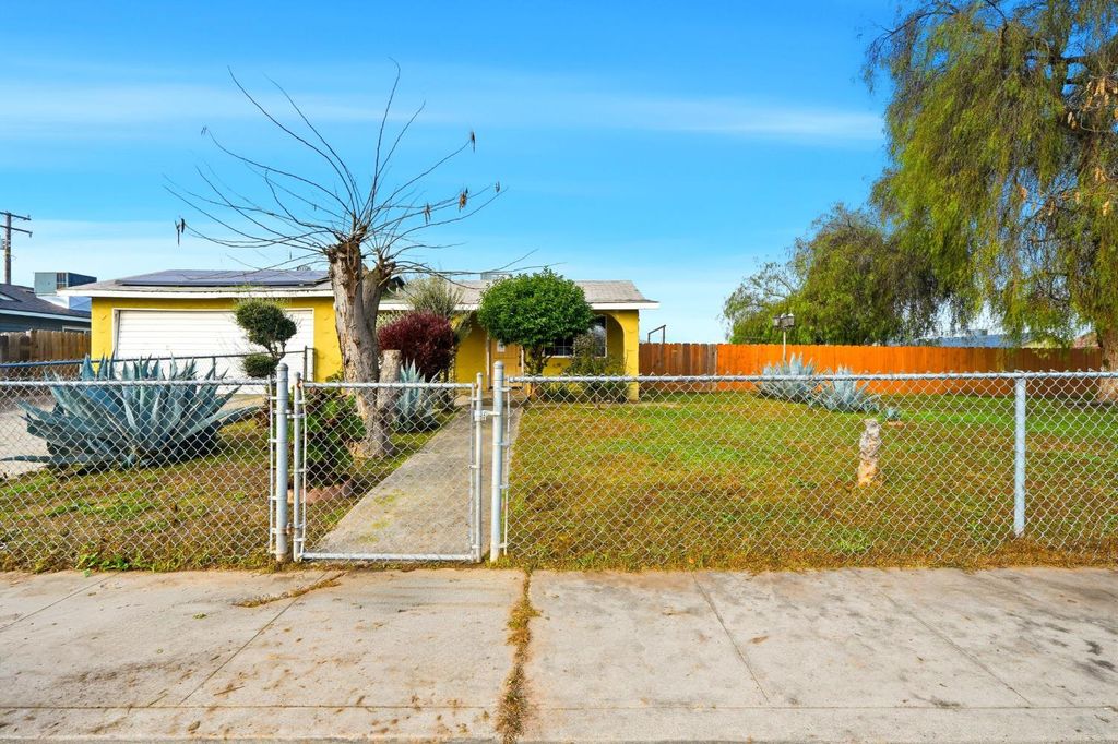 11404 Grant Street, Armona, CA 93202