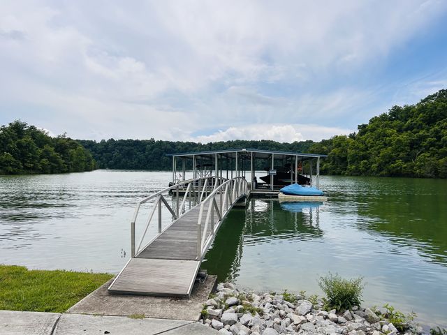621 Lake Haven Dr, Tullahoma, TN 37388