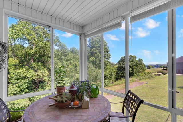 621 Lake Haven Dr, Tullahoma, TN 37388