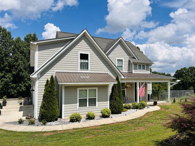 621 Lake Haven Dr, Tullahoma, TN 37388