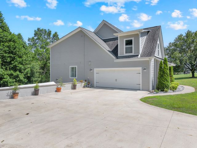 621 Lake Haven Dr, Tullahoma, TN 37388