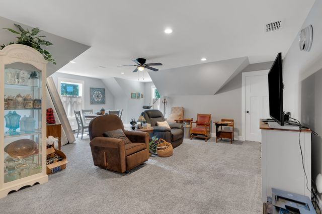 621 Lake Haven Dr, Tullahoma, TN 37388