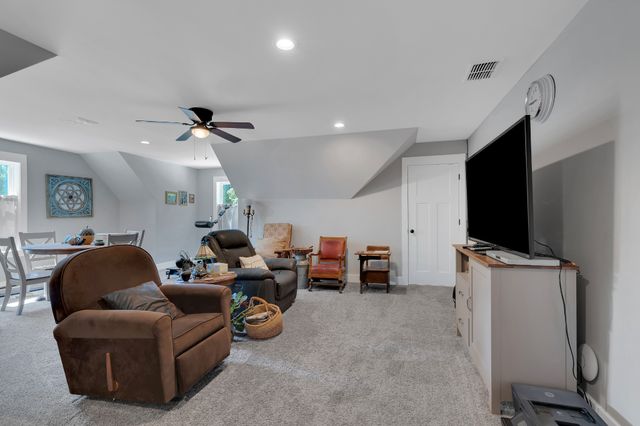 621 Lake Haven Dr, Tullahoma, TN 37388