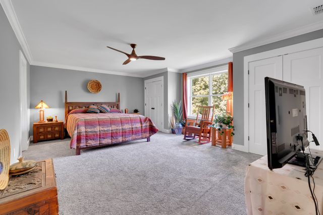 621 Lake Haven Dr, Tullahoma, TN 37388
