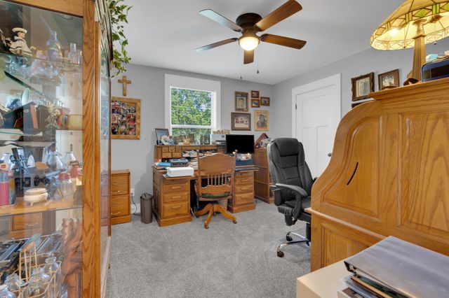 621 Lake Haven Dr, Tullahoma, TN 37388