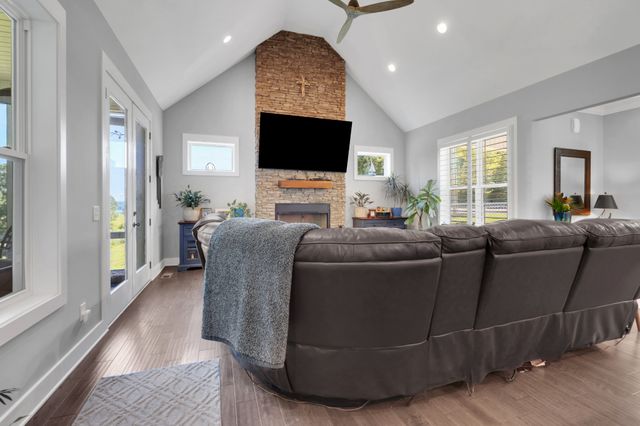 621 Lake Haven Dr, Tullahoma, TN 37388