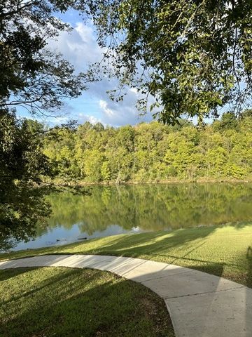 621 Lake Haven Dr, Tullahoma, TN 37388
