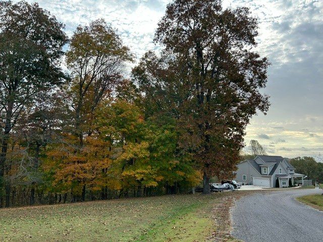 621 Lake Haven Dr, Tullahoma, TN 37388