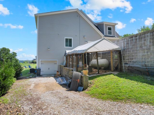 621 Lake Haven Dr, Tullahoma, TN 37388