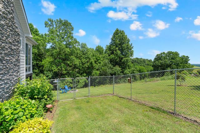 621 Lake Haven Dr, Tullahoma, TN 37388