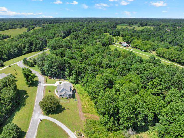 621 Lake Haven Dr, Tullahoma, TN 37388