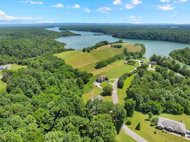 621 Lake Haven Dr, Tullahoma, TN 37388