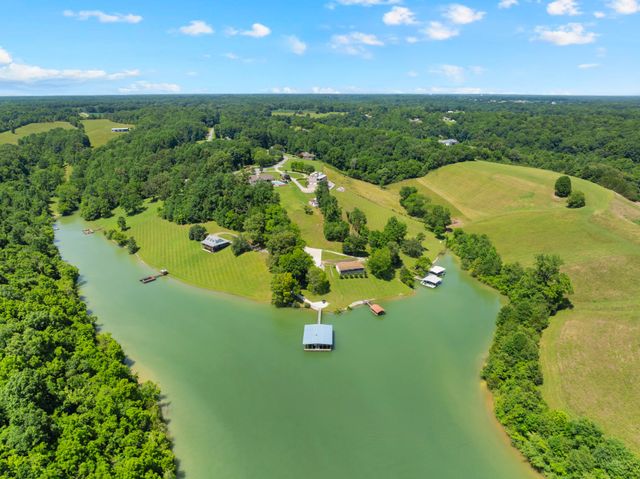 621 Lake Haven Dr, Tullahoma, TN 37388