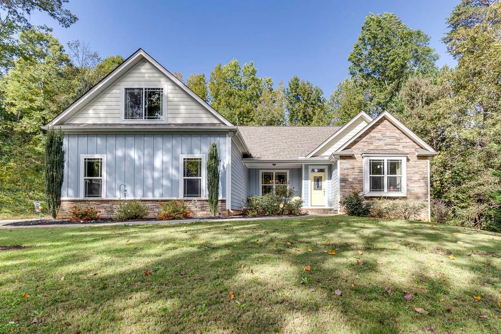 215 Windsor Road, Greer, SC 29651