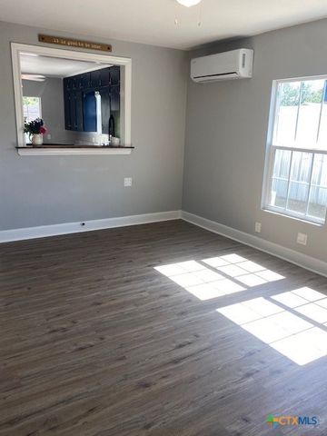 2405 Lone Tree Road, Victoria, TX 77901