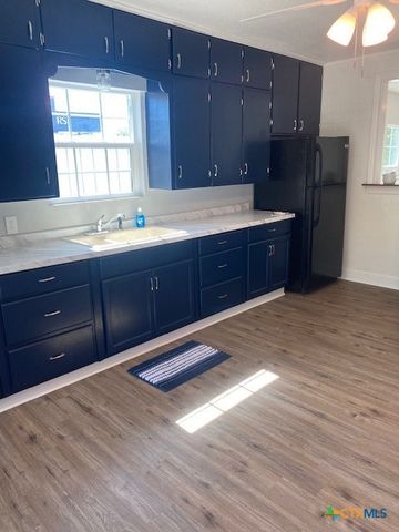 2405 Lone Tree Road, Victoria, TX 77901