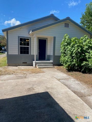 2405 Lone Tree Road, Victoria, TX 77901