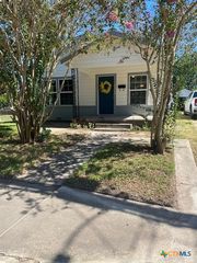 2405 Lone Tree Road, Victoria, TX 77901