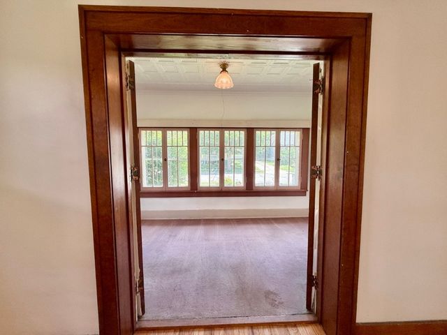 423 S 7th Avenue, Iowa City, IA 52245