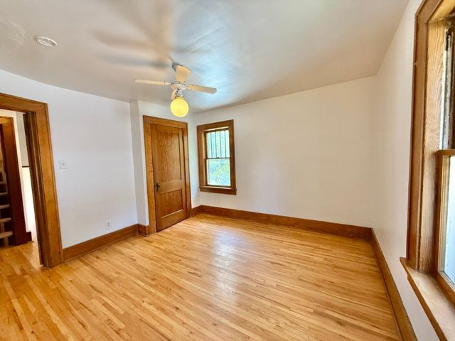 423 S 7th Avenue, Iowa City, IA 52245