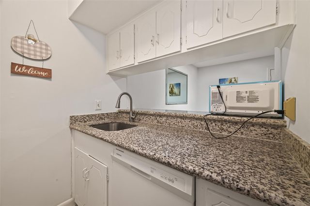 2201 Fountain View Drive 29, Houston, TX 77057