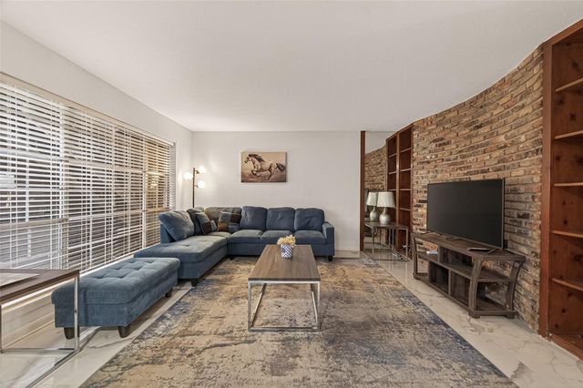 2201 Fountain View Drive 29, Houston, TX 77057