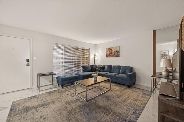 2201 Fountain View Drive 29, Houston, TX 77057