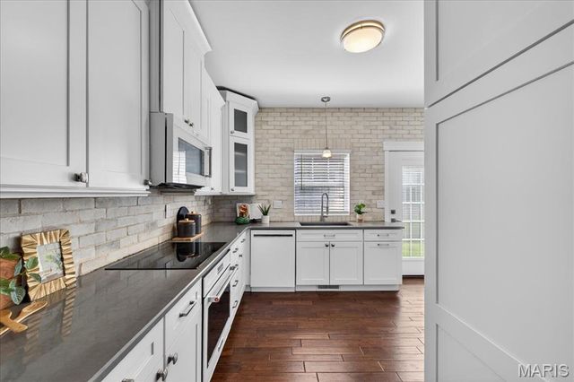 537 Sgt Pepper Drive, St Peters, MO 63376
