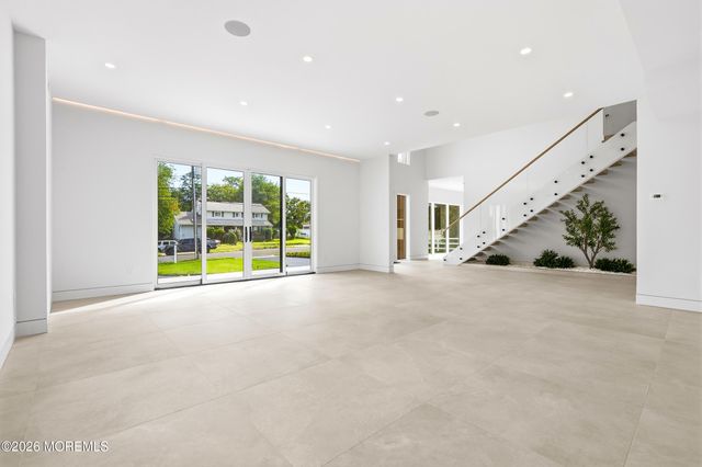 46 Whalepond Road, Oakhurst, NJ 07755