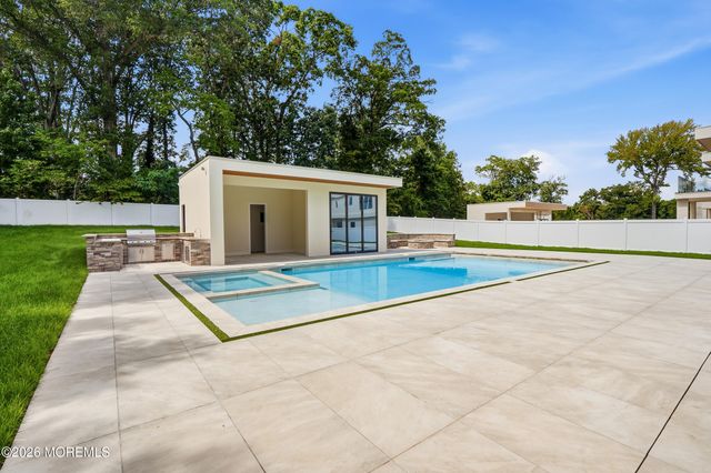 46 Whalepond Road, Oakhurst, NJ 07755