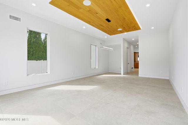 46 Whalepond Road, Oakhurst, NJ 07755