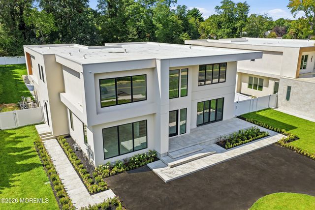 46 Whalepond Road, Oakhurst, NJ 07755